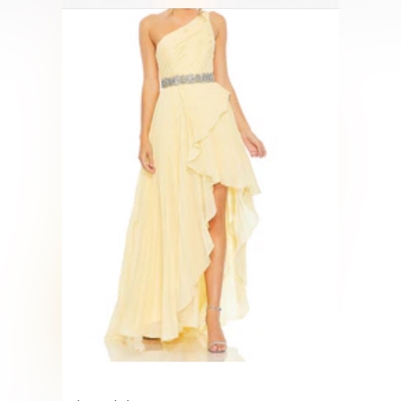 Selling this beautiful Mac Duggal dress size 2. Never worn. - Picture 1 of 1